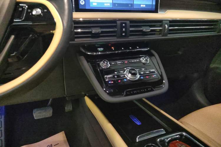 Used Lincoln Corsair 2021 2.0T Two-Wheel-Drive Luxury Edition
