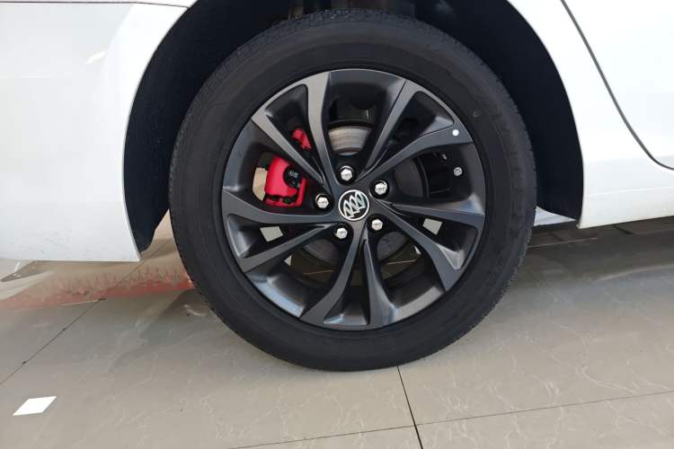 Used Buick Verano 2023 Pro GS Hunter Wind Edition Right Rear Wheel Hub