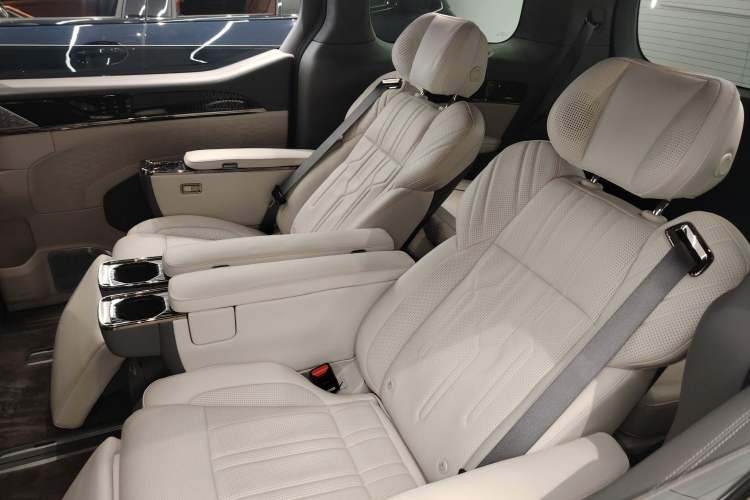 Used Zeekr 009 2022 WE Edition Left Rear Seat