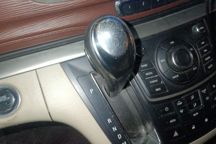 Used Buick GL8 2015 2.4L Luxury Business Premium Edition
