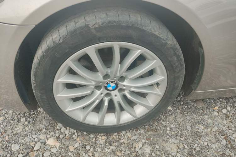 Used BMW 5 Series 2017 525Li Luxury Design Package Left Front Wheel Hub