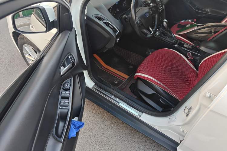 Used Ford Focus 2015 Hatchback 1.6L Automatic Fashion Edition