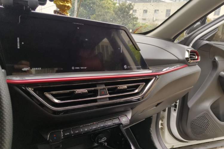 Used CHANGAN OSHAN X5 2021 1.5T DCT Flagship Edition Audio And AC Panel