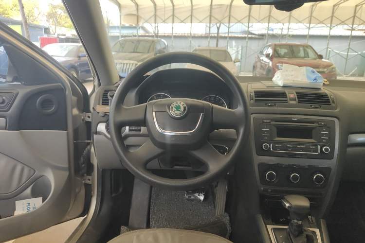 Used Skoda Octavia 2013 1.6L Automatic Elegance Edition Steering Wheel