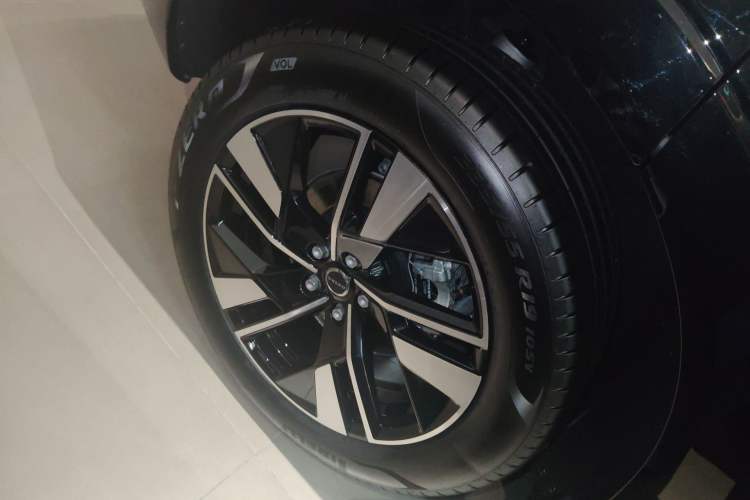 Used Volvo XC60 2026 B5 4x4 Smart Luxury Edition