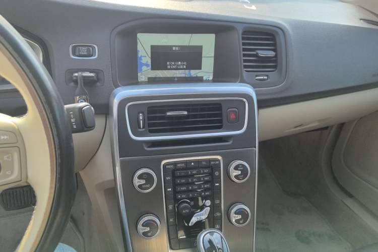 Used Volvo S60 2015 S60L T5 Intelligent Drive Edition Audio And AC Panel