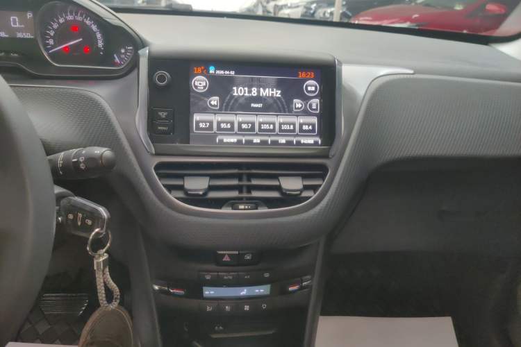 Used Peugeot 2008 2014 1.6L Automatic Fashion Edition Audio And AC Panel