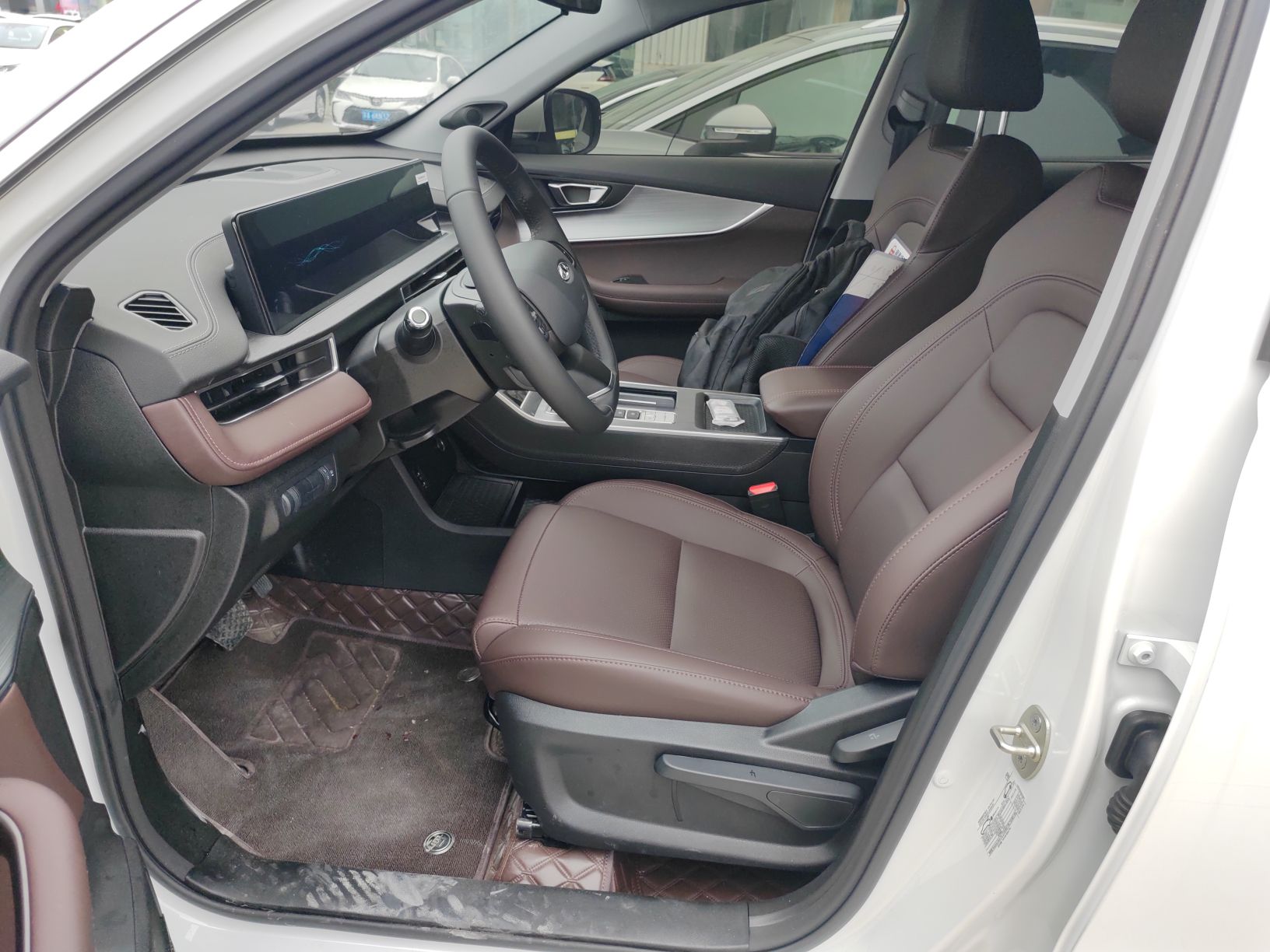 Переднее сиденье в автомобиле