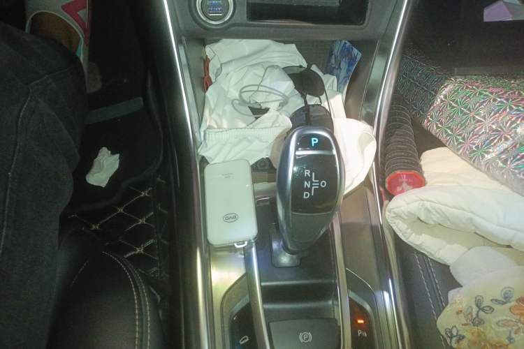 Used BYD Song New Energy 2017 Song DM 1.5TID All-Wheel Drive Prestige Model Gear Lever