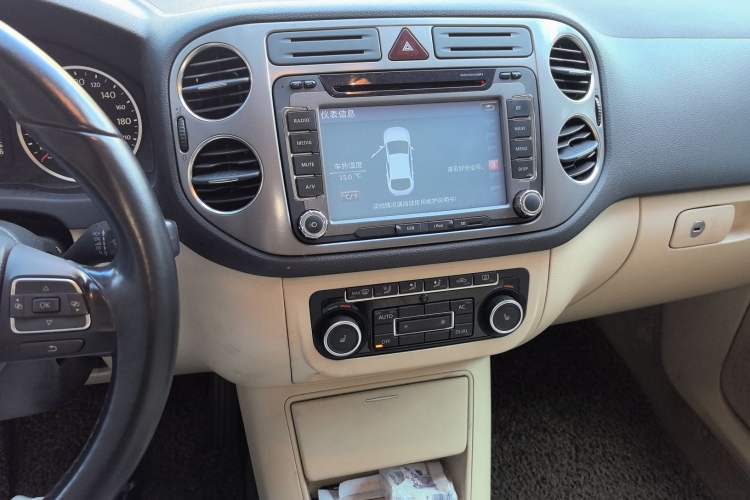 Used Volkswagen Tiguan 2012 1.8TSI Automatic Two-Wheel Drive Elite Edition Audio And AC Panel