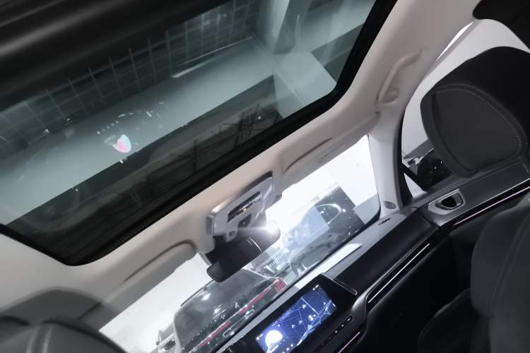 Used Hongqi H9 2024 2.0T Qixiang Private Style Edition
