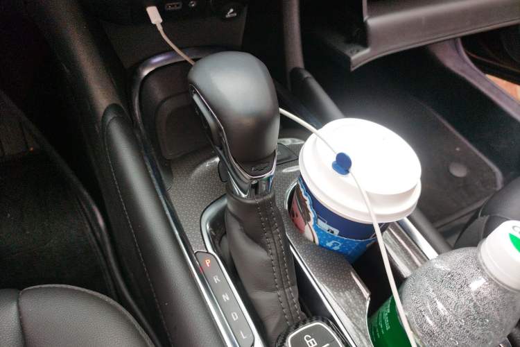 Used Chevrolet Malibu XL 2022 535T Automatic Sport Edition Gear Lever