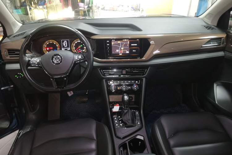 Used Volkswagen Tharu 2020 280TSI Two-Wheel Drive Luxury Plus Version China VI Standard Center Console