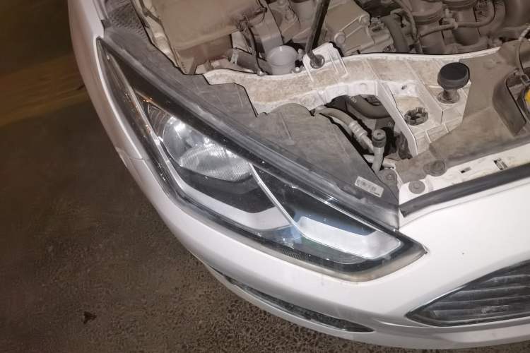 Used Ford Escort 2015 1.5L Automatic Comfort Edition Right Front Headlight