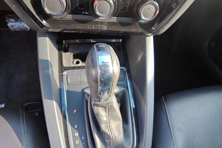 Used Volkswagen Sagitar 2015 1.6L Automatic Comfort Model
