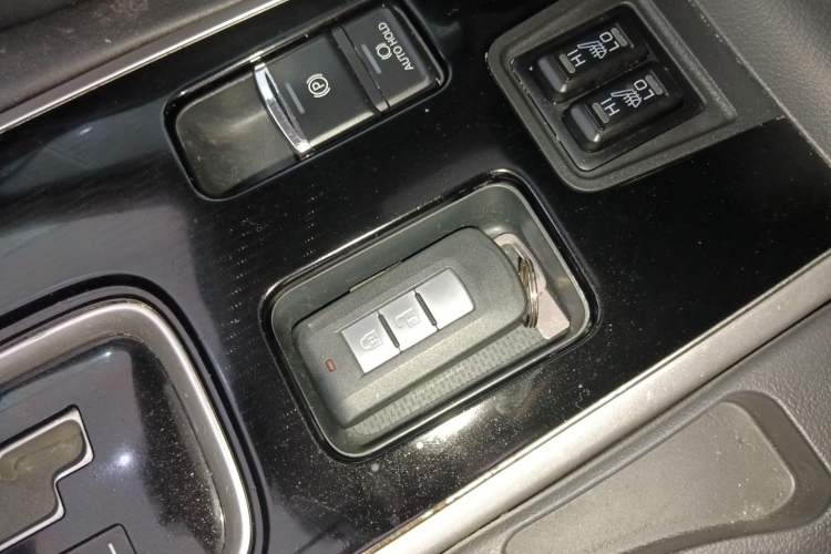 Used Mitsubishi Outlander 2021 Revised Version 2.0L Two-Wheel Drive Enjoyment Edition 5 Seats Vehicle Key