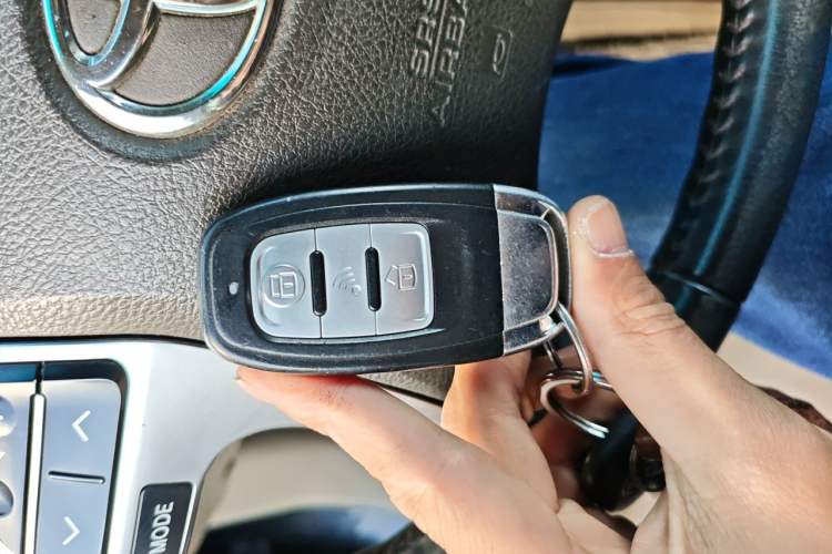 Used Toyota Highlander 2012 2.7L Two-Wheel Drive 7-Seater Luxury Edition