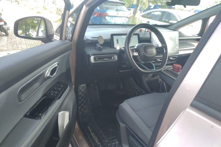 Used AION Y 2023 Younger