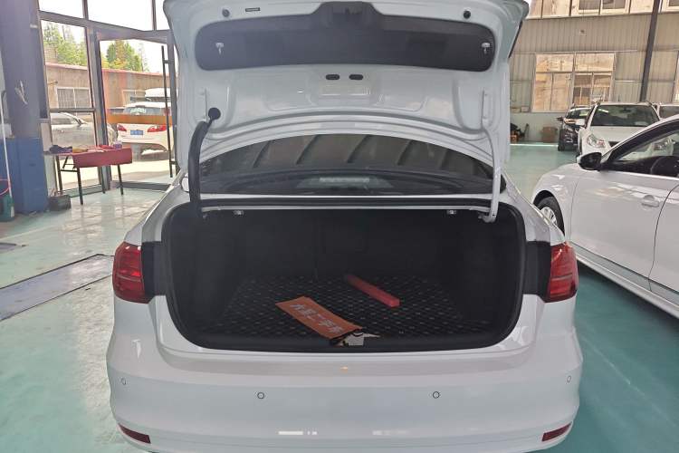 Used Volkswagen Sagitar 2018 1.6L Automatic Comfort Model Trunk