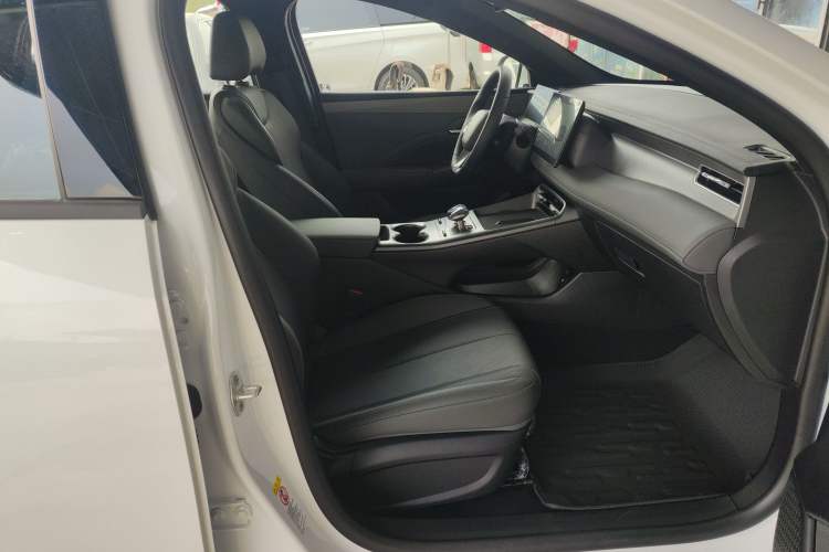 Used BYD Qin PLUS 2025 DM-i Smart Drive 55KM Leading Model Right Front Seat