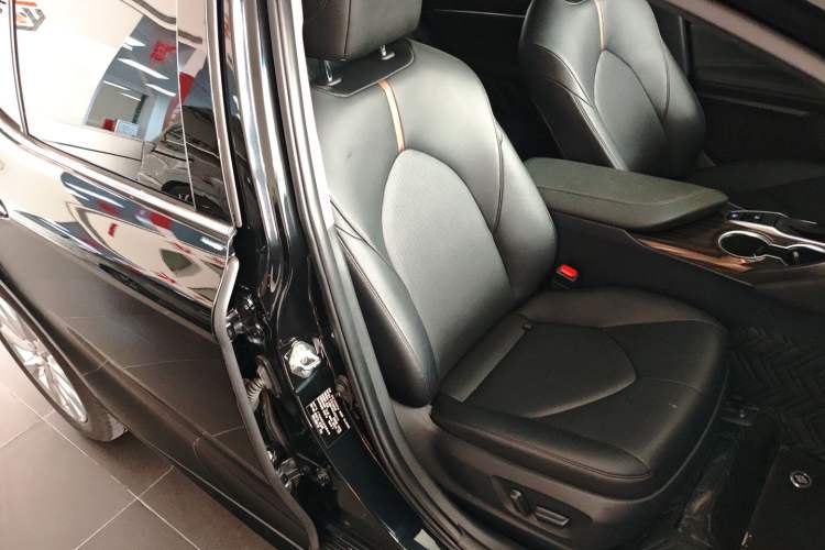 Used Toyota Camry 2019 Revised Version 2.0G Luxury Edition