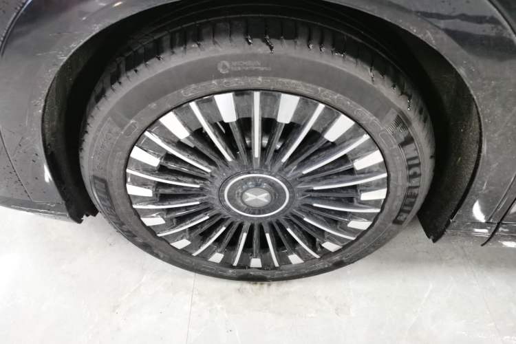 Used XPeng X9 2025 740 Ultra-Long Range Max
