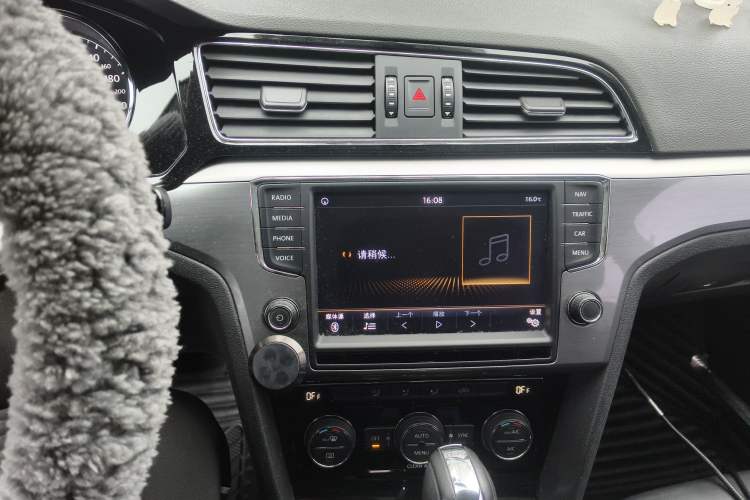 Used Volkswagen Lamando 2018 280TSI DSG Comfort Edition Audio And AC Panel