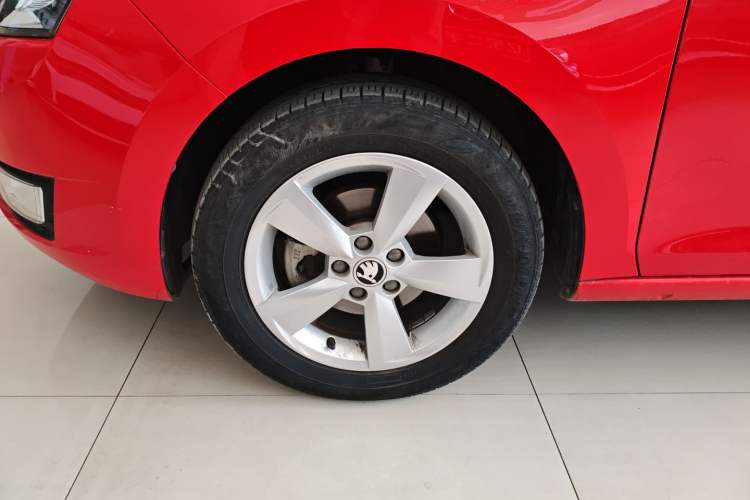 Used Skoda Rapid Spaceback 2014 1.6L Automatic Enjoyment Edition Exterior 4