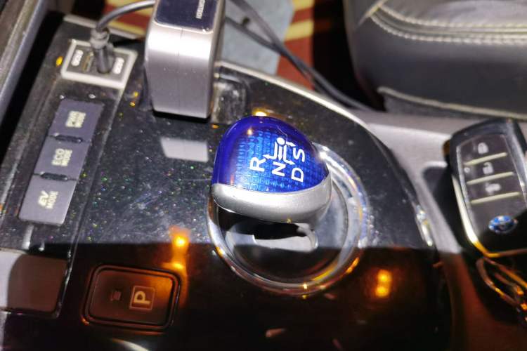 Used Toyota Corolla 2016 Dual-Engine 1.8L E-CVT Elite Edition Gear Lever