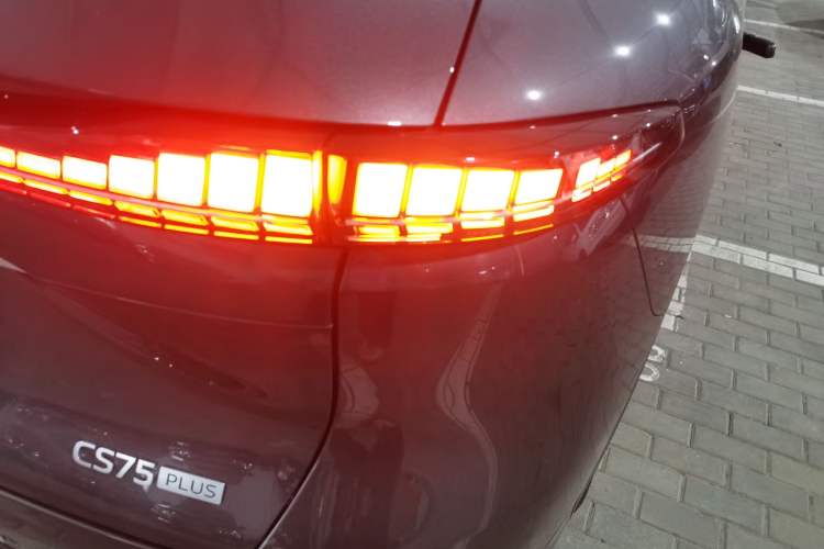 Used CHANGAN CS75 PLUS 2025 4th Generation 1.5T New Blue Whale Smart Luxury Edition Right Rear Taillight