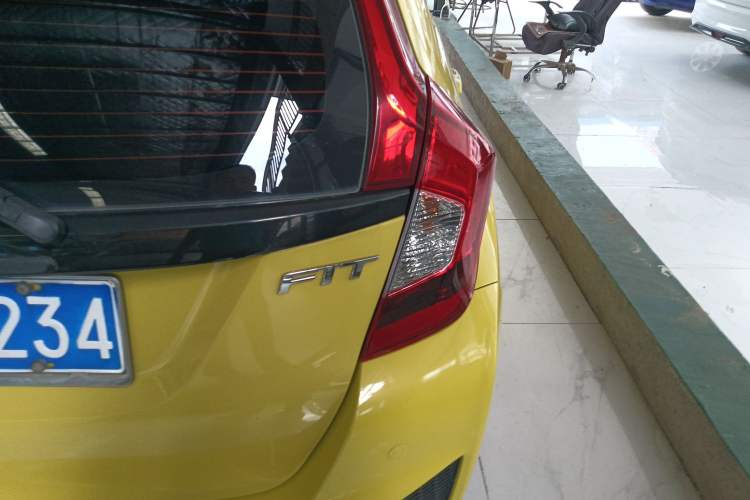 Used Honda Fit 2016 1.5L LXS CVT Comfort Sunroof Version Exterior 3