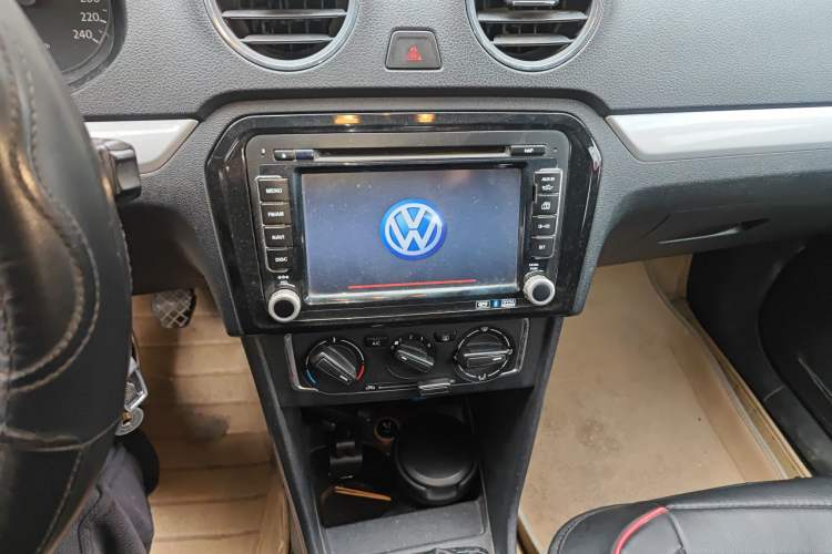 Used Volkswagen Jetta 2013 1.6L Manual Comfort Model Audio And AC Panel