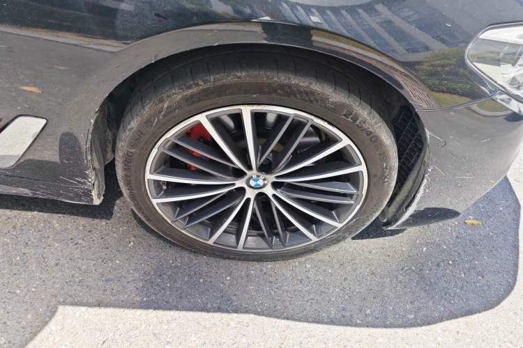 Used BMW 5 Series 2020 530Li Luxury Edition M Sport Package Right Front Wheel Hub