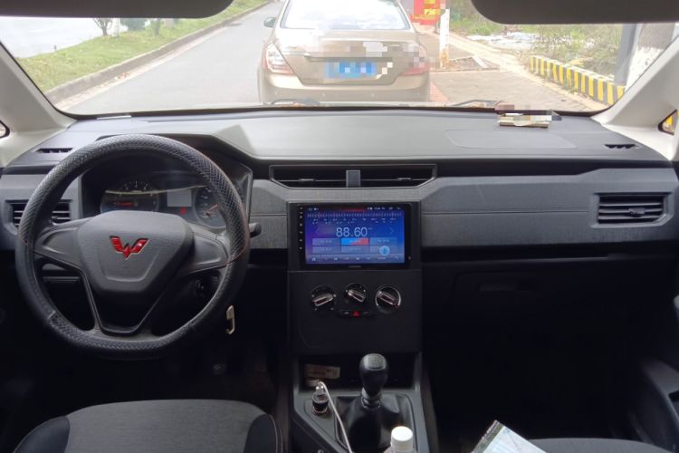 Used Wuling Hongguang PLUS 2020 1.5L Manual Standard Edition 5 Seats Center Console