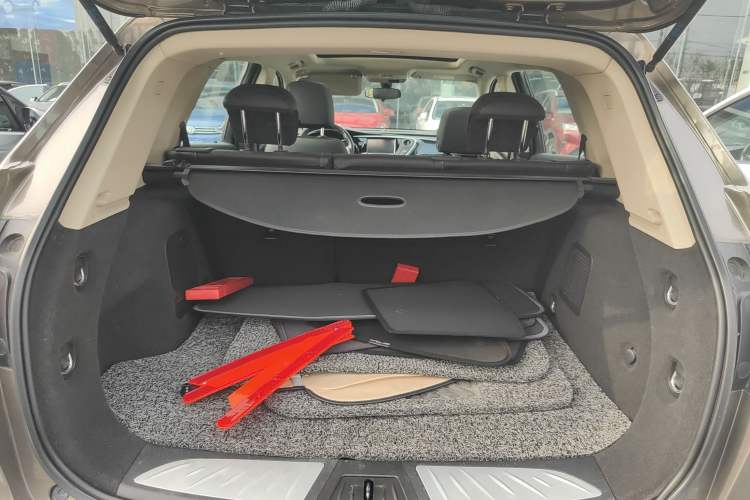 Used Buick Envision 2016 20T Two-Wheel-Drive Elite Model Trunk