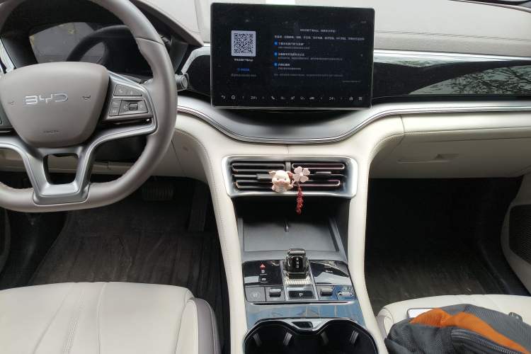 Used BYD Song PLUS New Energy 2025 DM-i 112KM Prestige Model Audio And AC Panel