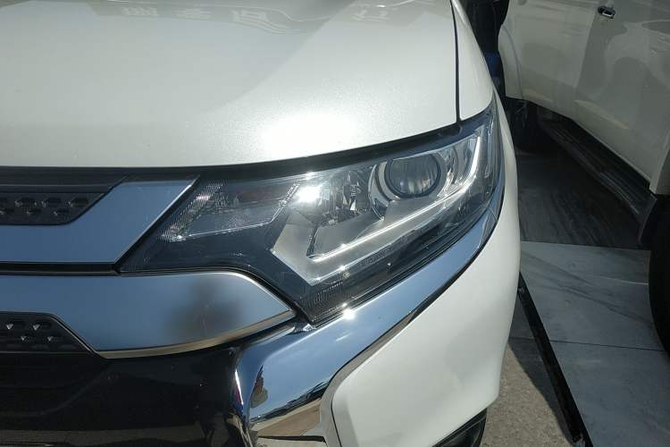 Used Mitsubishi Outlander 2019 2.0L Two-Wheel Drive Comfort Edition 5 Seats China V Standard
