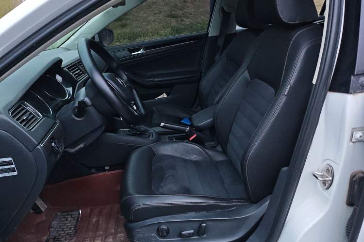 Used Volkswagen Sagitar 2015 230TSI Automatic Luxury Model
