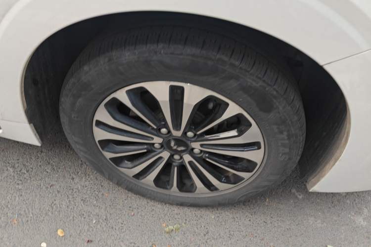 Used Wuling Jiachen 2022 1.5T CVT Deluxe Flagship Edition Right Front Wheel Hub