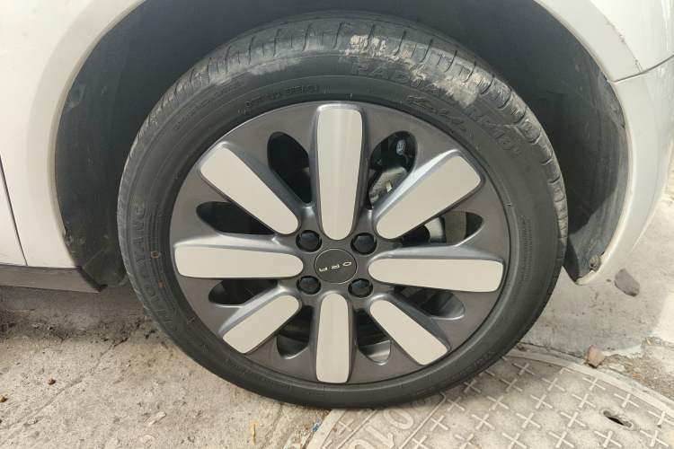 Used ORA Black Cat 2021 351 km Luxury Version Right Front Wheel Hub