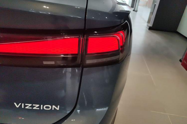 Used Volkswagen ID.7 VIZZION 2024 AIR model Right Rear Taillight