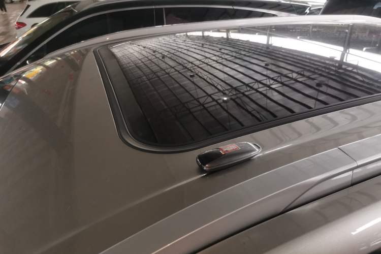 Used AION Y 2023 Plus 510 Smart Edition Roof