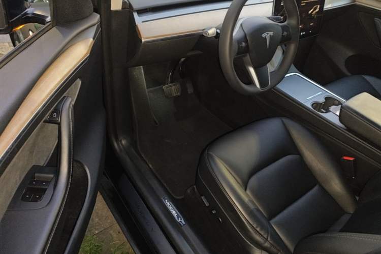 Used Tesla Model Y 2021 Standard Range Rear-Wheel Drive Version