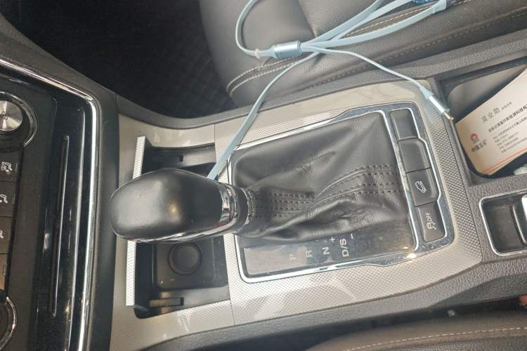 Used Roewe RX5 2018 20T Two-Wheel Drive Automatic Flagship Edition Gear Lever