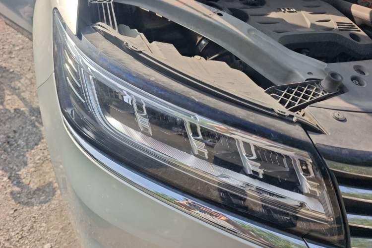 Used Roewe RX5 New Energy 2019 eRX5 50T Internet-Enhanced Flagship Edition Right Front Headlight