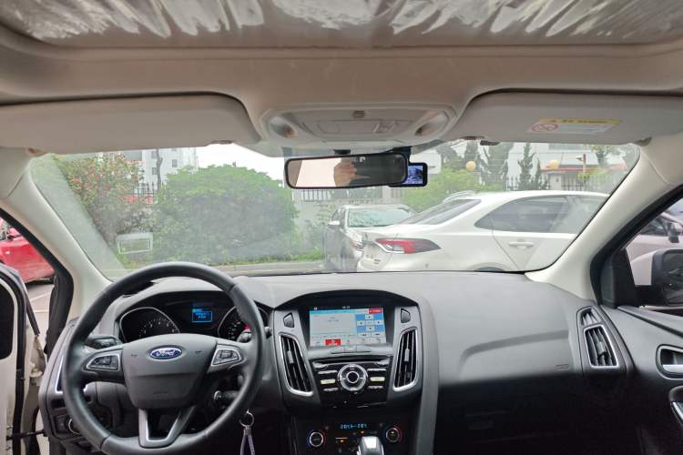 Used Ford Focus 2015 Hatchback EcoBoost 125 Automatic Supreme Style Edition
