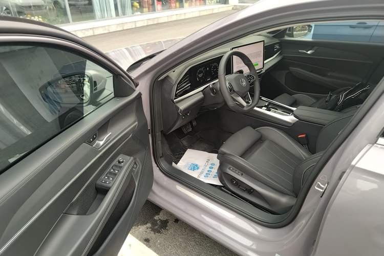 Used Volkswagen Passat 2025 Pro 380TSI Dragon Supreme Edition