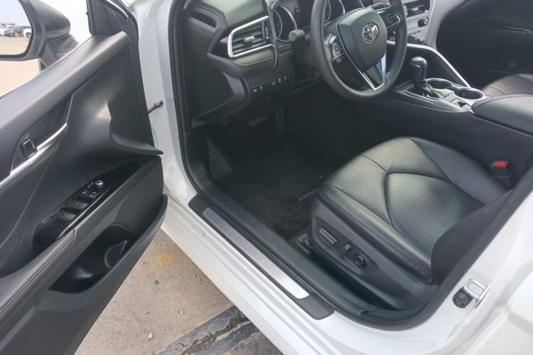 Used Toyota Camry 2021 2.0G Luxury Edition Driver Seat