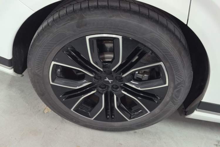 Used XPeng G9 2025 625 Long-Range Max Exterior 8