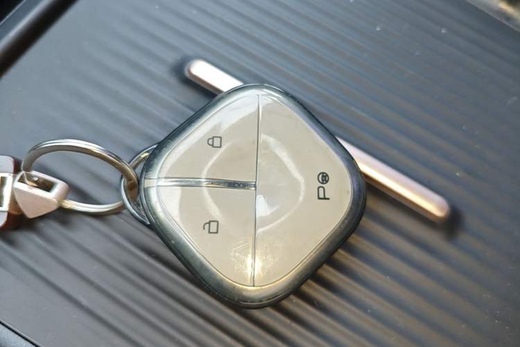 Used Baojun Yunhai 2024 600km Pure Electric Version Vehicle Key